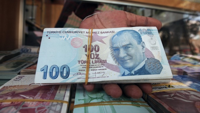 里拉崩跌抬升避險貨幣買氣美元日圓瑞朗漲EM貨幣受挫